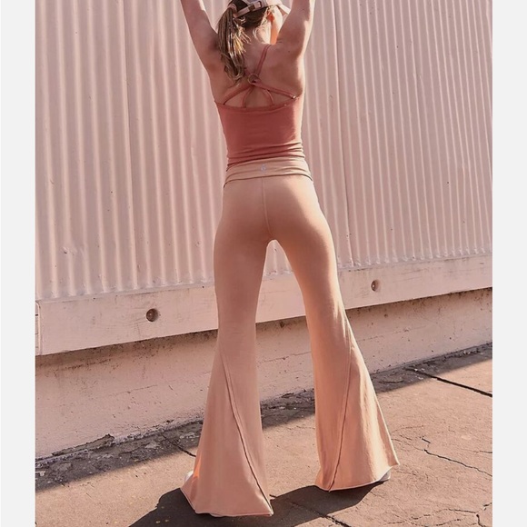 Free People FP Movement Hot Shot Kick Flare Tan High Rise Split Hem Pants Large - Picture 2 of 6